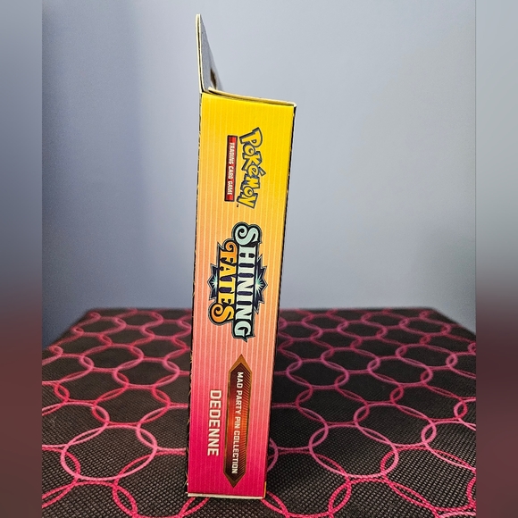 Pokemon Shining Fates Mad Party Pin Collection Dedenne - Picture 4 of 9